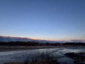 初山河一句を以つて打ち開く